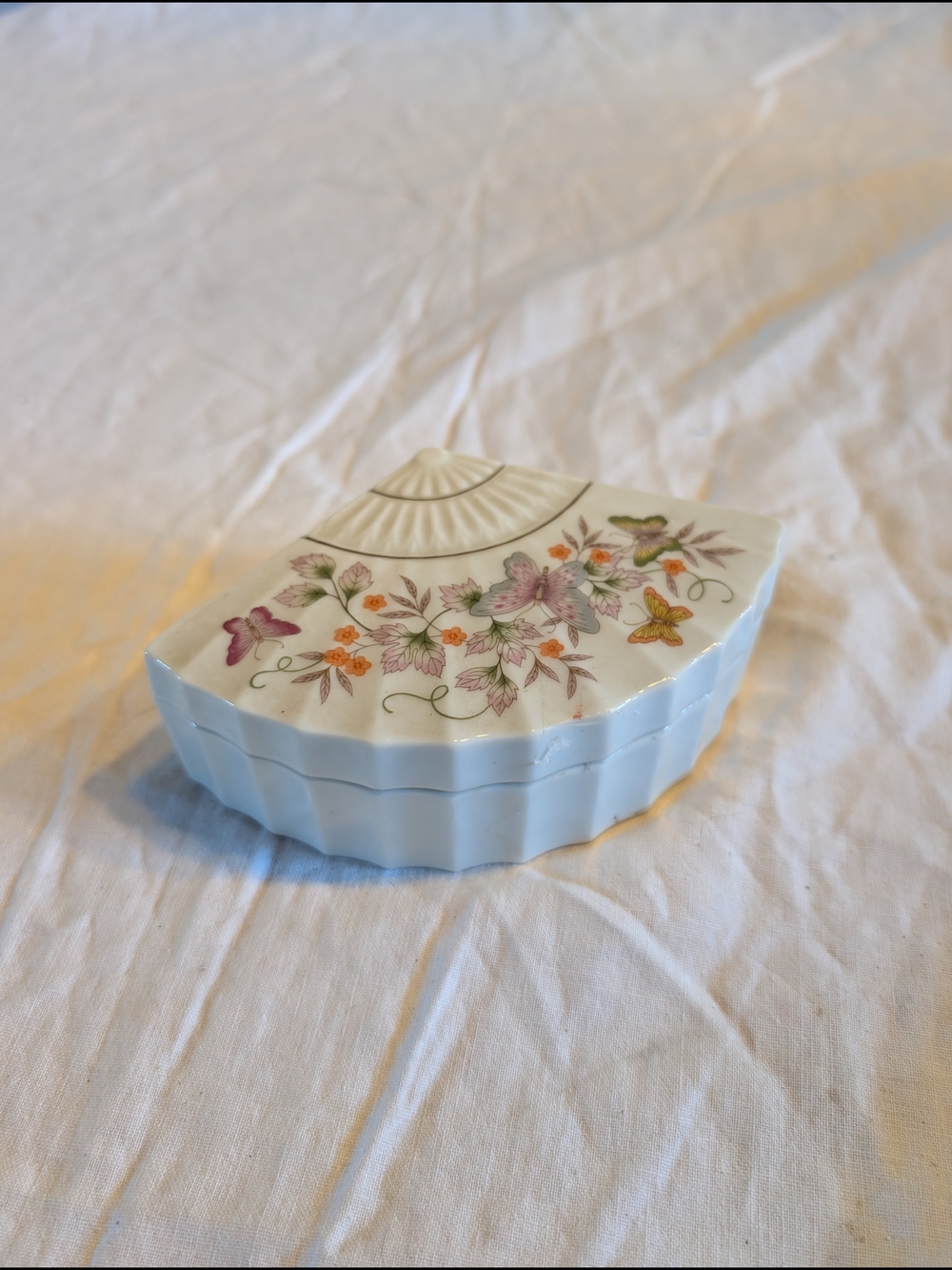 2/30$ Vintage White Porcelain Trinket Box with Floral and Butterfly Motif